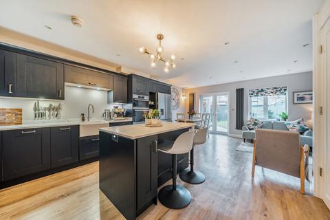4 bedroom semi-detached house for sale, Rivermead Walk, Surrey GU7