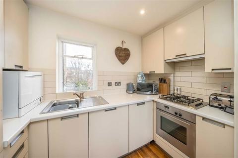 2 bedroom flat for sale, Ashbury Road, London SW11