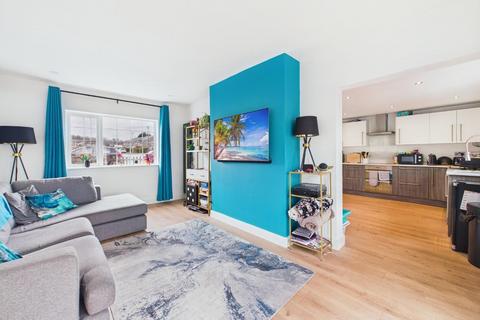 3 bedroom terraced house for sale, Airedale Avenue, Bingley