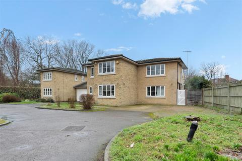 undefined, Amberside Close, Isleworth TW7