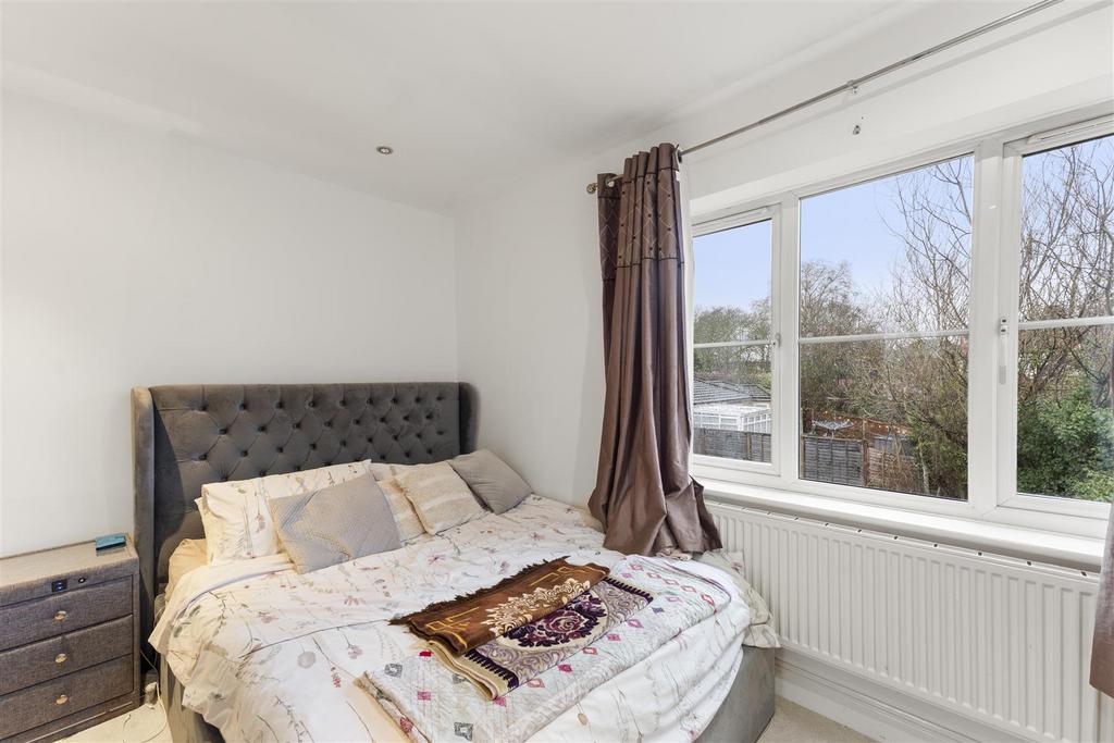 Bedroom 1.jpg