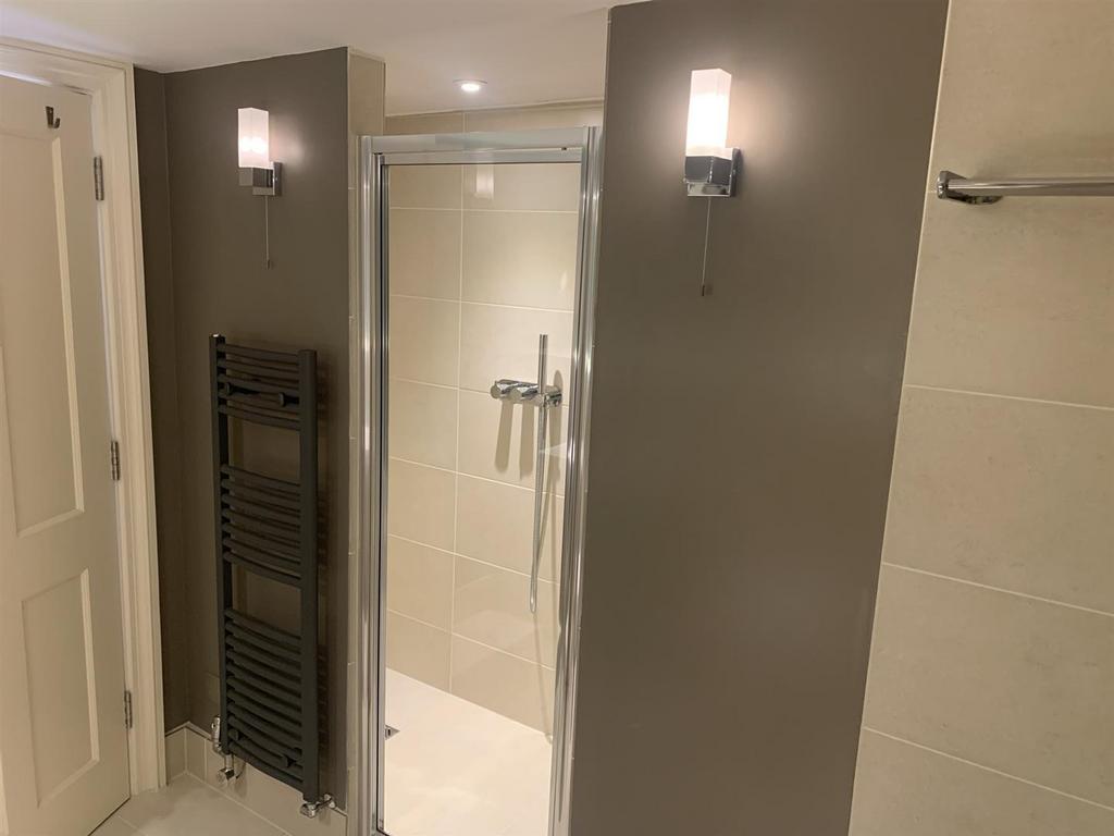 Ensuite shower.JPEG