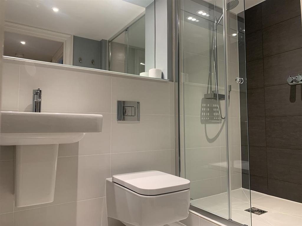 2nd bathroom.JPEG
