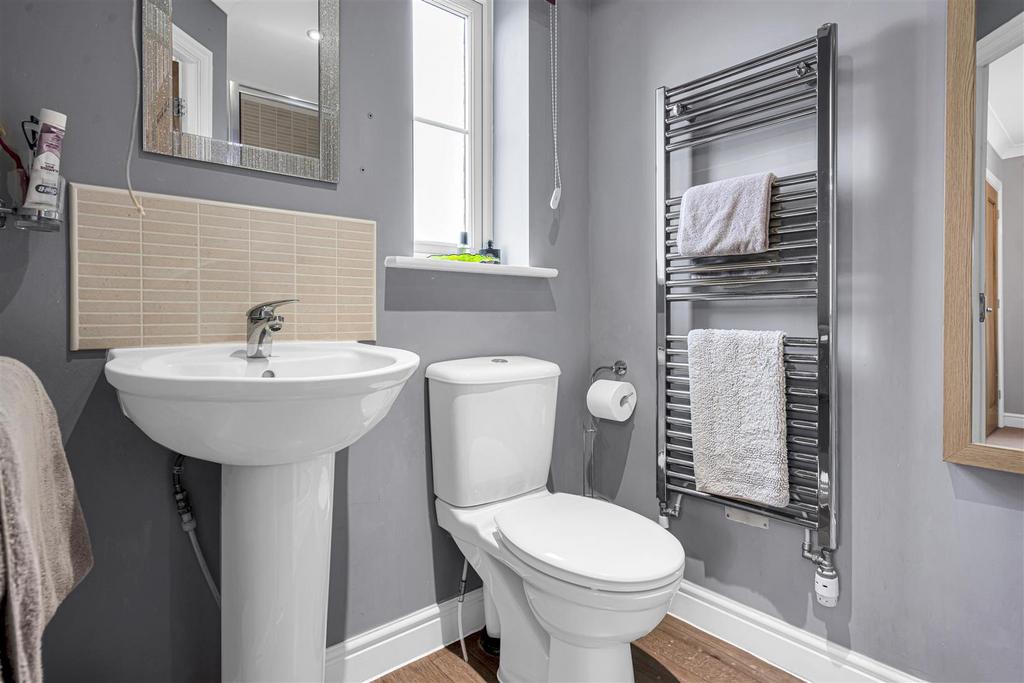 En suite to bedroom one