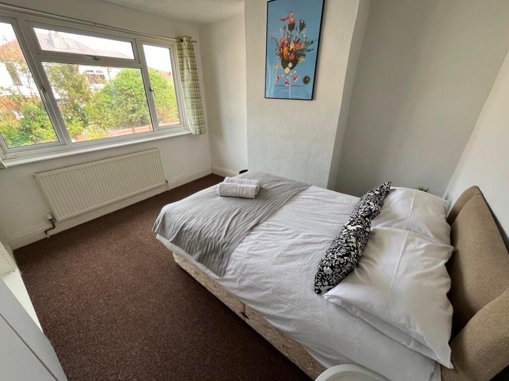 Bright, neatly presented double bedroom with a ...