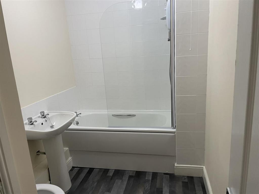 Bathroom/WC: