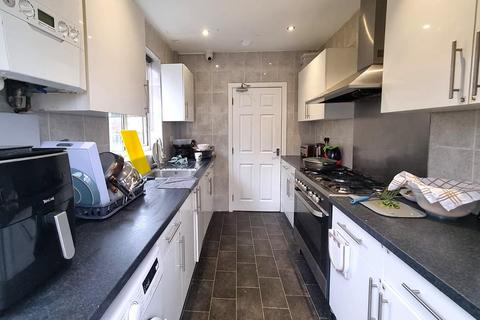 4 bedroom semi-detached house for sale, Lawn Lane, Hemel Hempstead HP3
