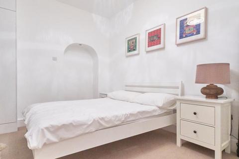 3 bedroom apartment to rent, Hyde Park Place, London W2