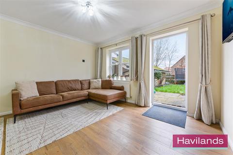 2 bedroom end of terrace house for sale, Bayliss Close, London