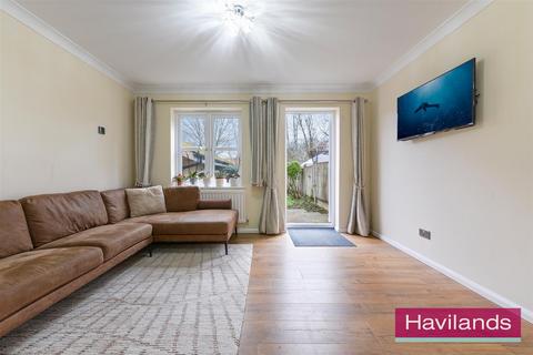 2 bedroom end of terrace house for sale, Bayliss Close, London