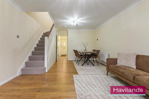 2 bedroom end of terrace house for sale, Bayliss Close, London