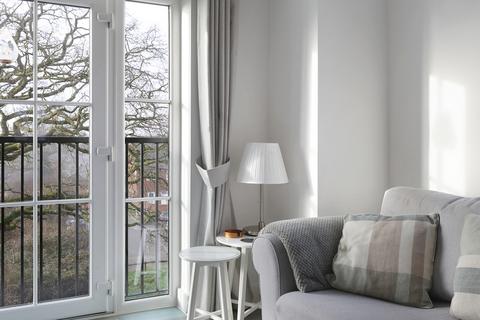 2 bedroom flat for sale, Webber Street, Horley, Surrey, RH6
