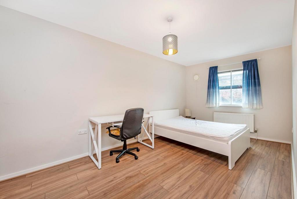 30620 hunters flat 3 10 quaker street 7 lo.jpg