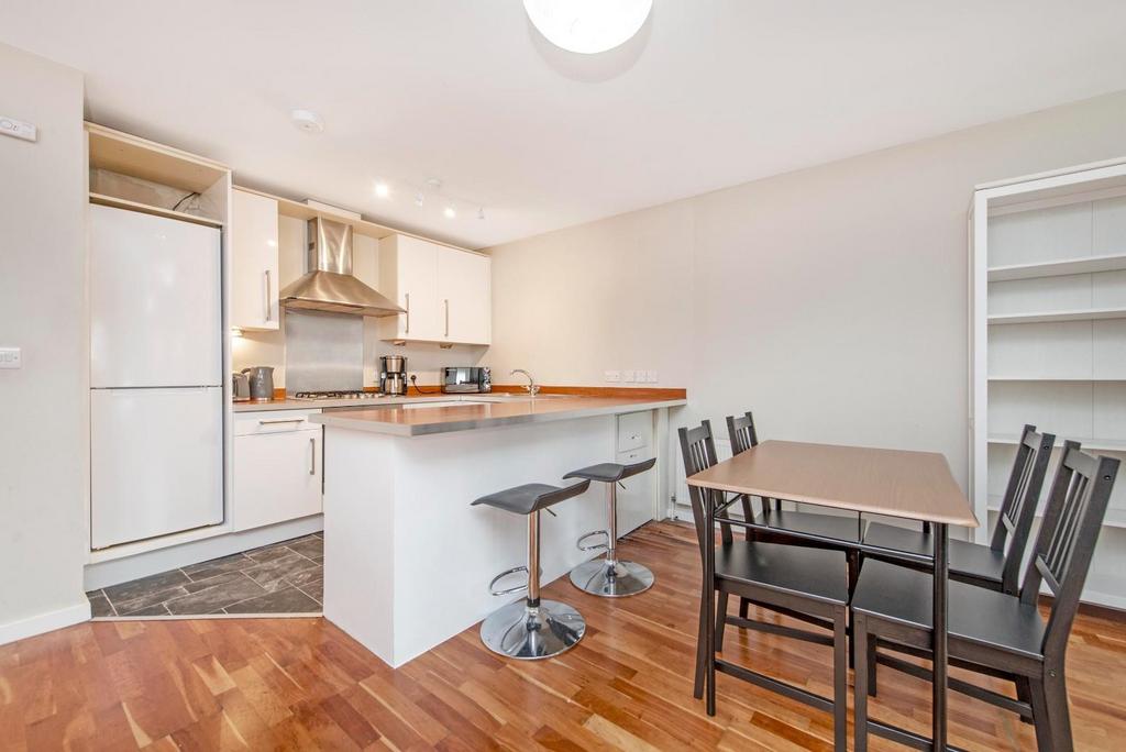 30620 hunters flat 3 10 quaker street 15 lo.jpg