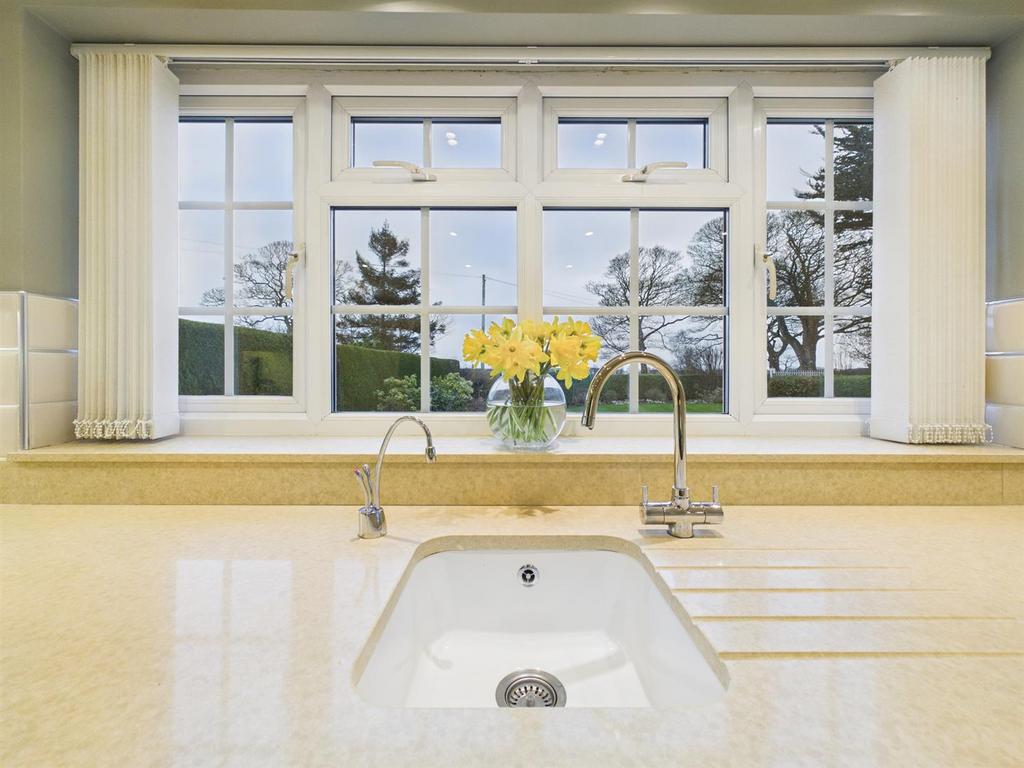 Kitchen: