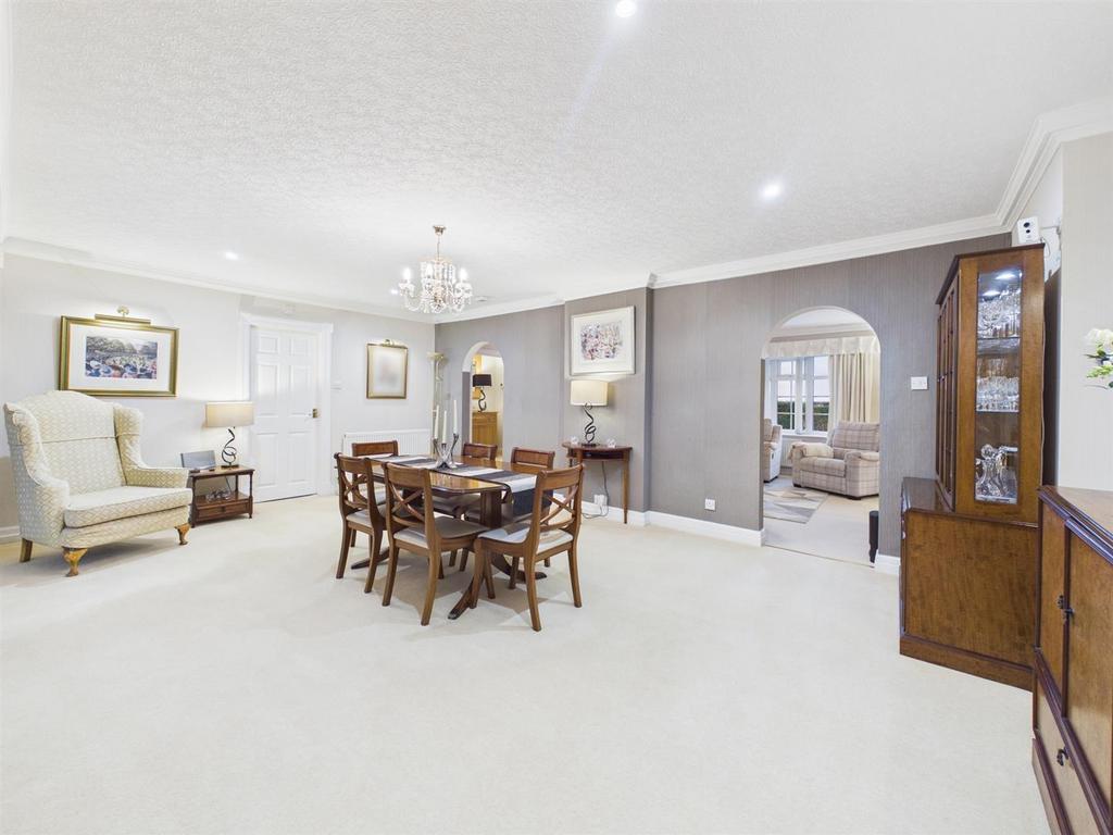 Dining room: