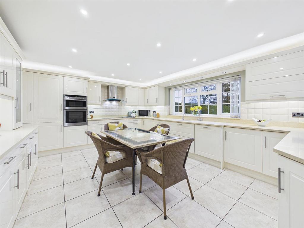 Kitchen: