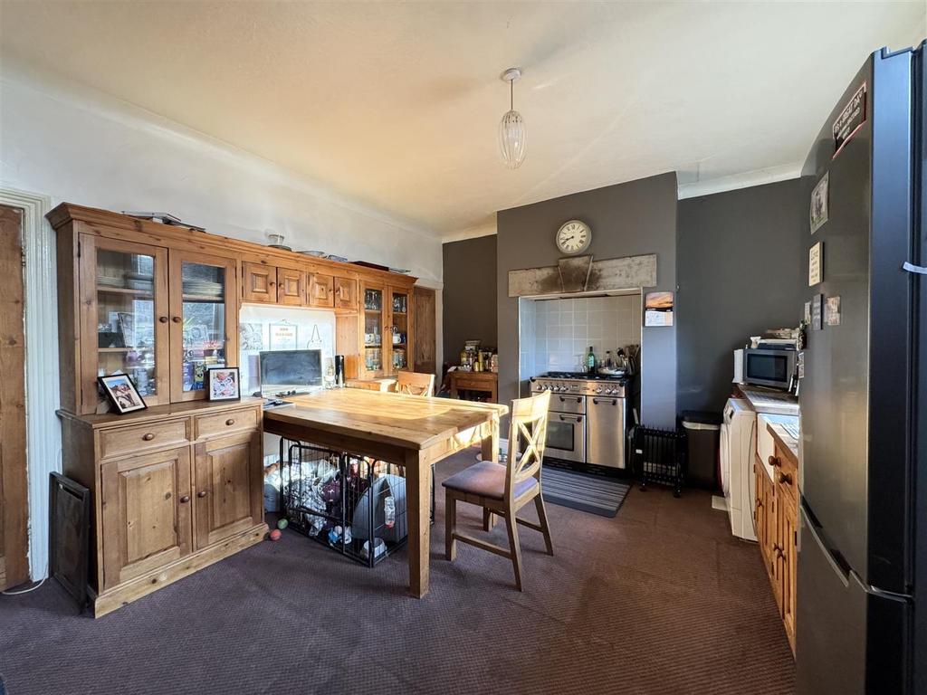 Dining kitchen
