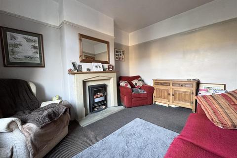 3 bedroom end of terrace house for sale, Commercial Road, Skelmanthorpe, Huddersfield HD8 9DA