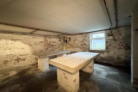 3 bedroom end of terrace house for sale, Commercial Road, Skelmanthorpe, Huddersfield HD8 9DA