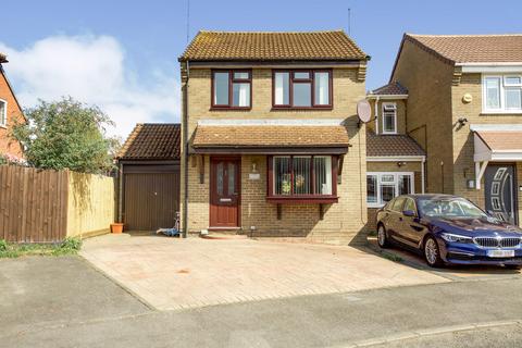 3 bedroom detached house to rent, Cannock Way, Lower Earley, Reading, RG6