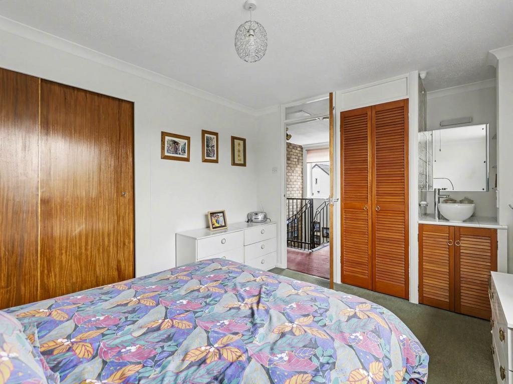 Bedroom 1 (2)