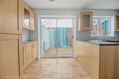 4 bedroom semi-detached house for sale, Coleman Close, Norwich NR8