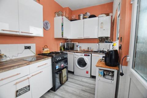 2 bedroom terraced house for sale, Dewsbury Road, Wakefield, West Yorkshire