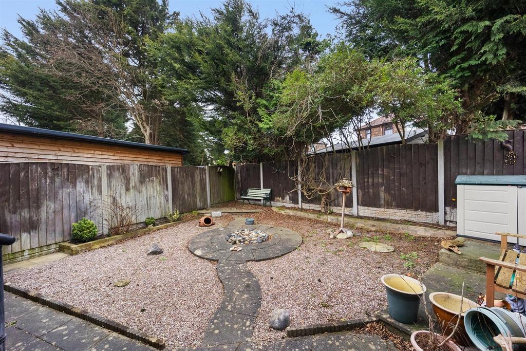 6 Willis Lane garden.jpg