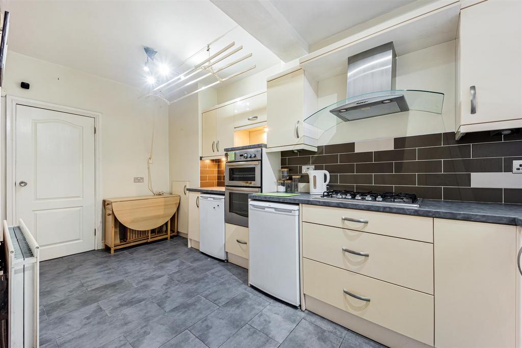 6 Willis Lane kitchebn 3.jpg