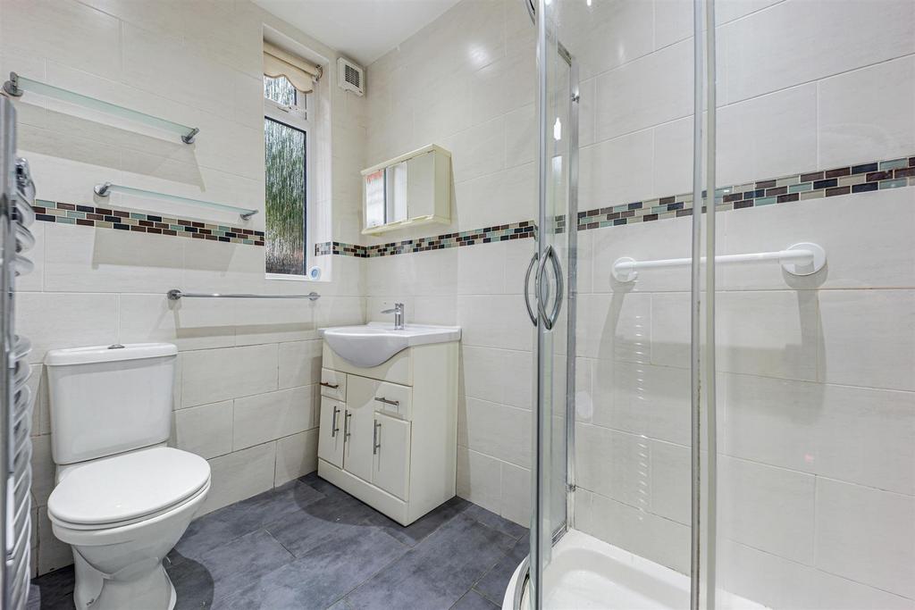 6 Willis Lane shower room.jpg
