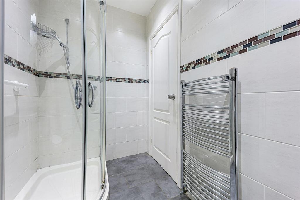 6 Willis Lane shower room 2.jpg