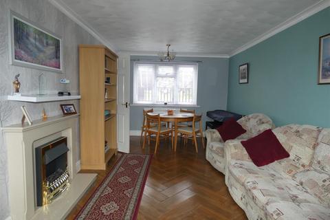 3 bedroom townhouse to rent, Ferry Street, Burton-On-Trent