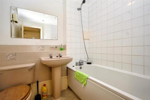 1 bedroom flat for sale, Snowdon Close, Eastbourne