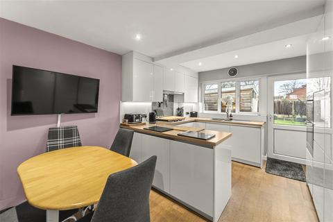 4 bedroom semi-detached house for sale, Chestnut Drive, Sale