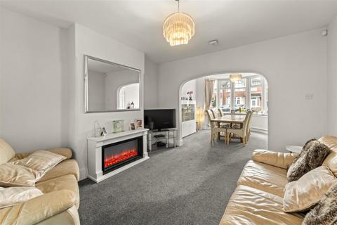 4 bedroom semi-detached house for sale, Chestnut Drive, Sale