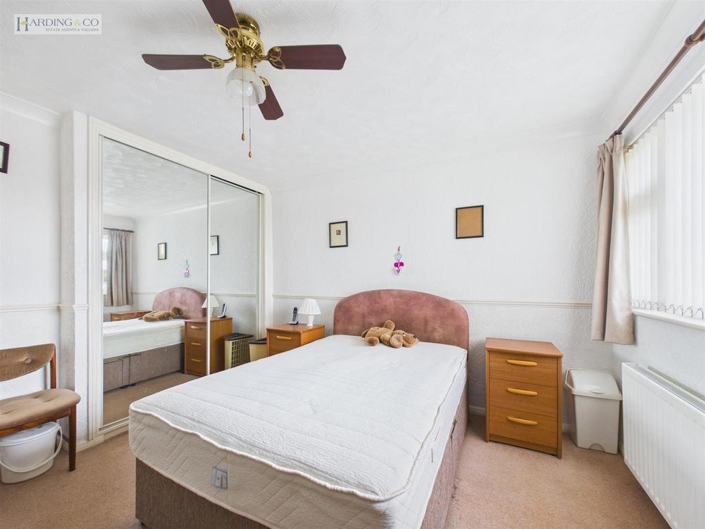 Bedroom 1 .1.jpg