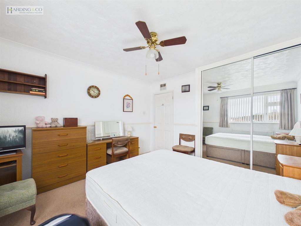 Bedroom 1 .2.jpg