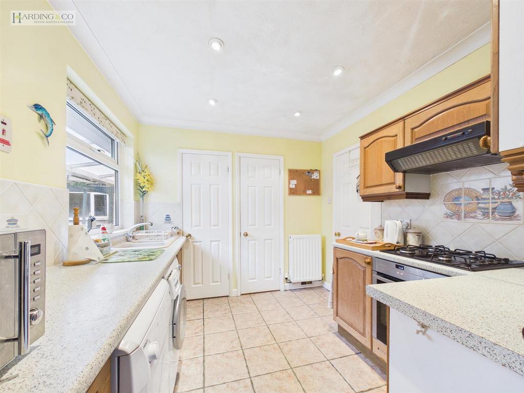 Kitchen .1.jpg