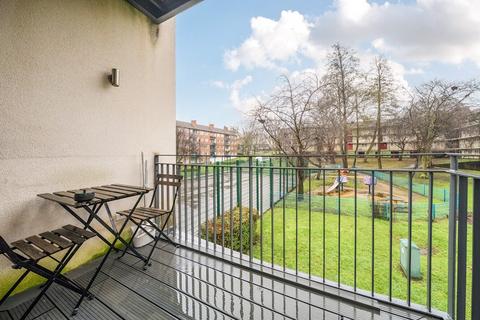 1 bedroom flat for sale, Heather Close, Battersea, London, SW8