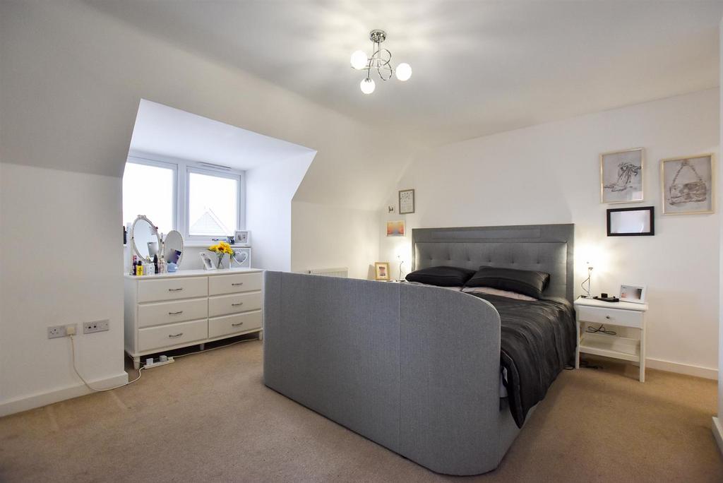 Bedroom 1.jpg