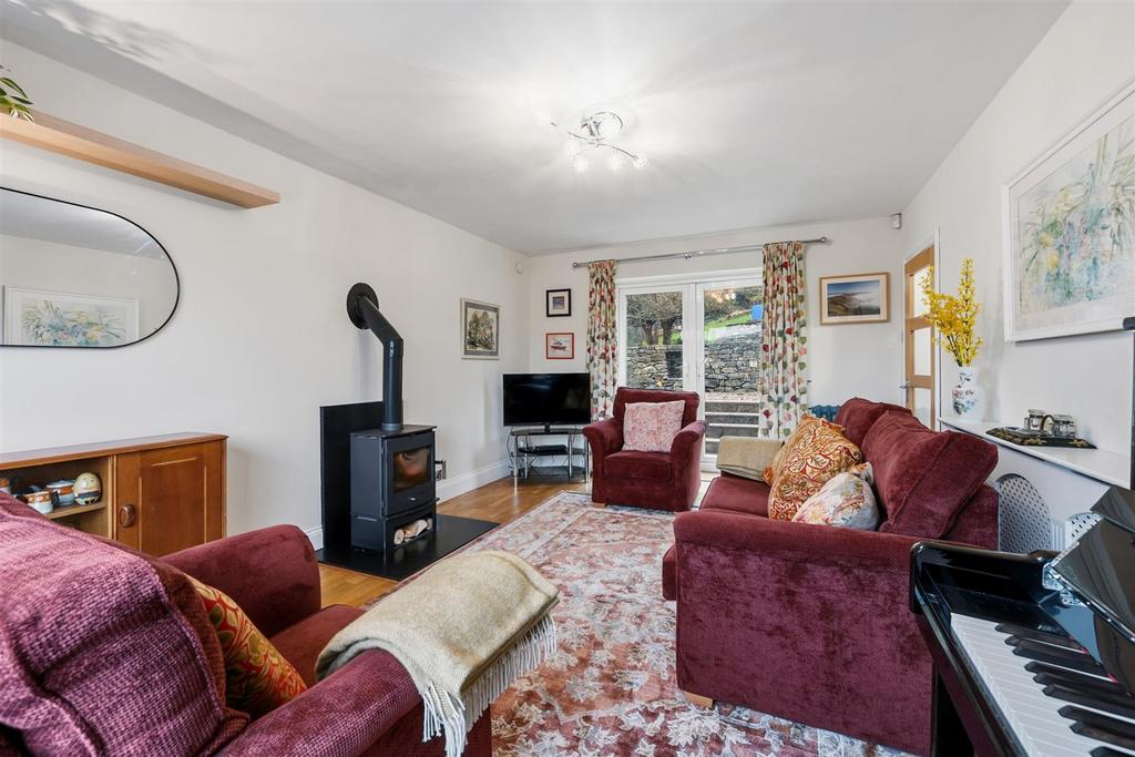 Sitting Room to rear garden.jpg