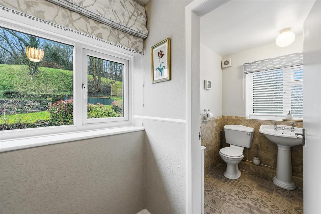 Bathroom - sink and WC.jpg