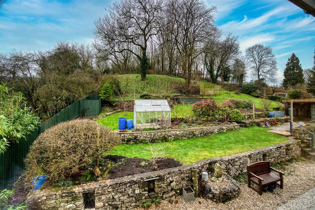Rear Garden - greenhouse.jpg