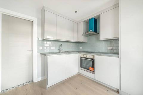 Studio to rent, Kneller Road, Whitton, Twickenham, TW2