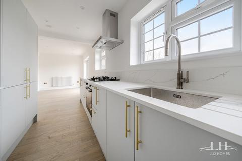 4 bedroom detached house for sale, The Dell, Brentwood