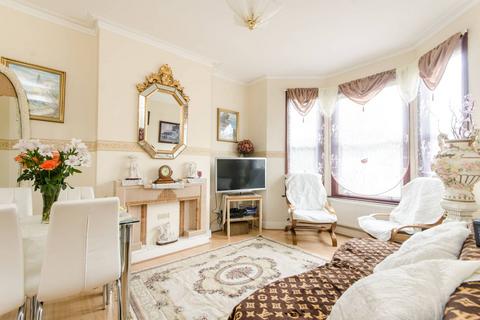 3 bedroom flat for sale, Leghorn Road, Harlesden, London, NW10