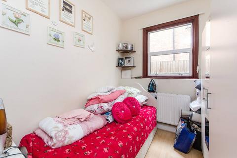 3 bedroom flat for sale, Leghorn Road, Harlesden, London, NW10