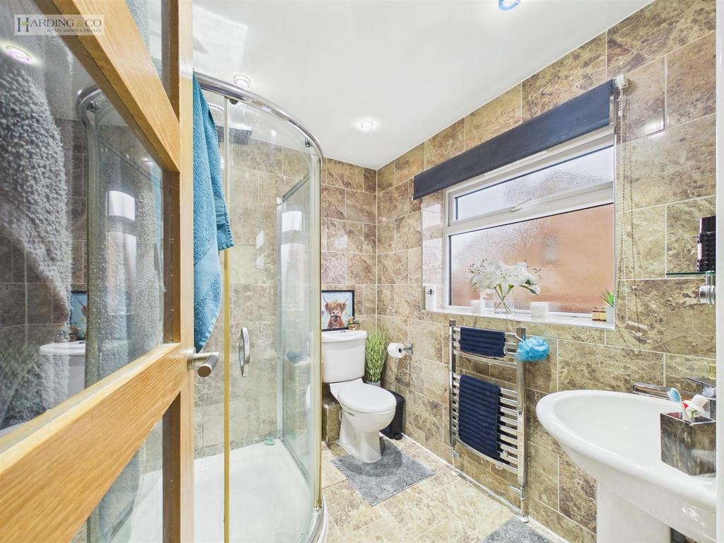 Bedroom 1 en suite