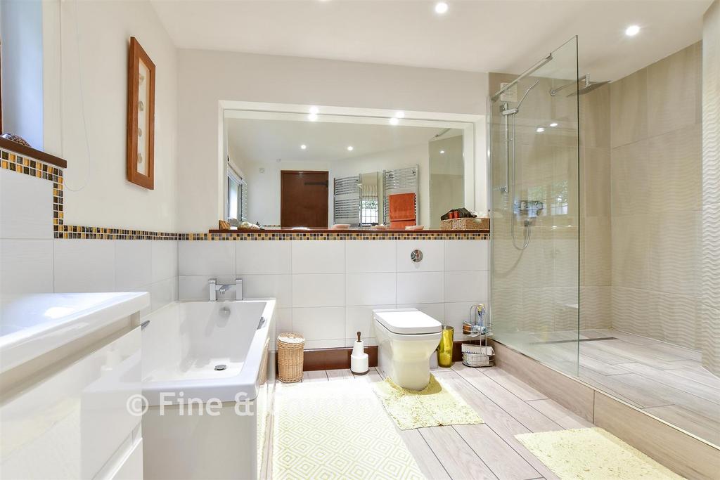 En-Suite Bathroom